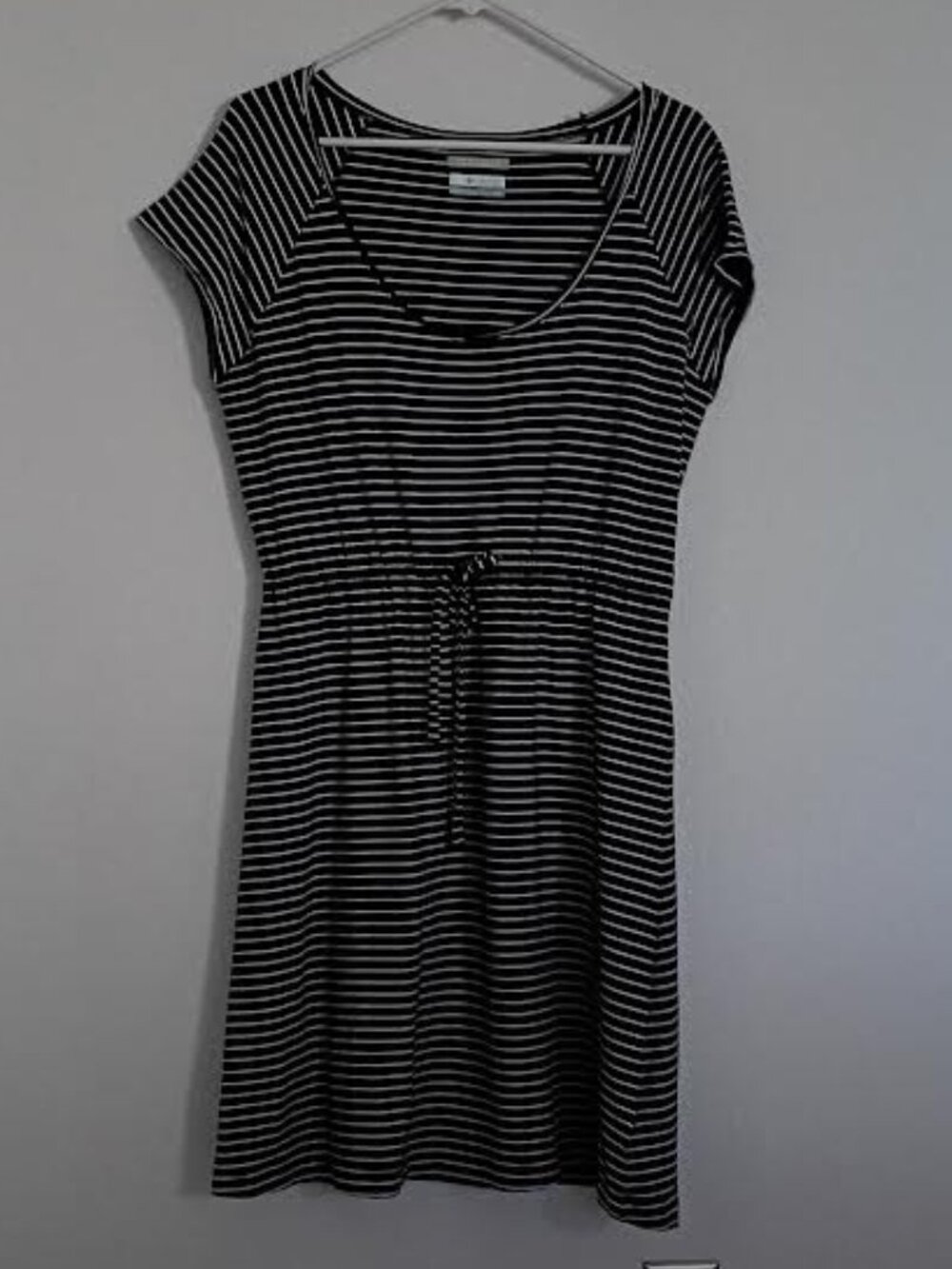 COLUMBIA PFG OMNI WICK BLACK WHITE STRIPED DRESS ELASTIC TIE WAIST SIZE LARGE